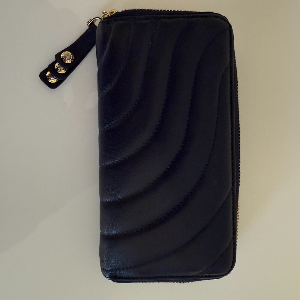 Henri Bendel Navy Leather Zippy Wallet